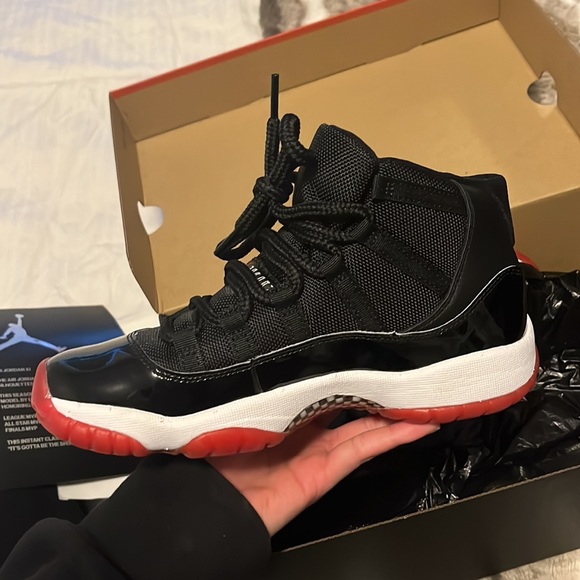 Jordan 11’s Size 5.5Y (7W) (taking offers‼️) - Picture 2 of 5